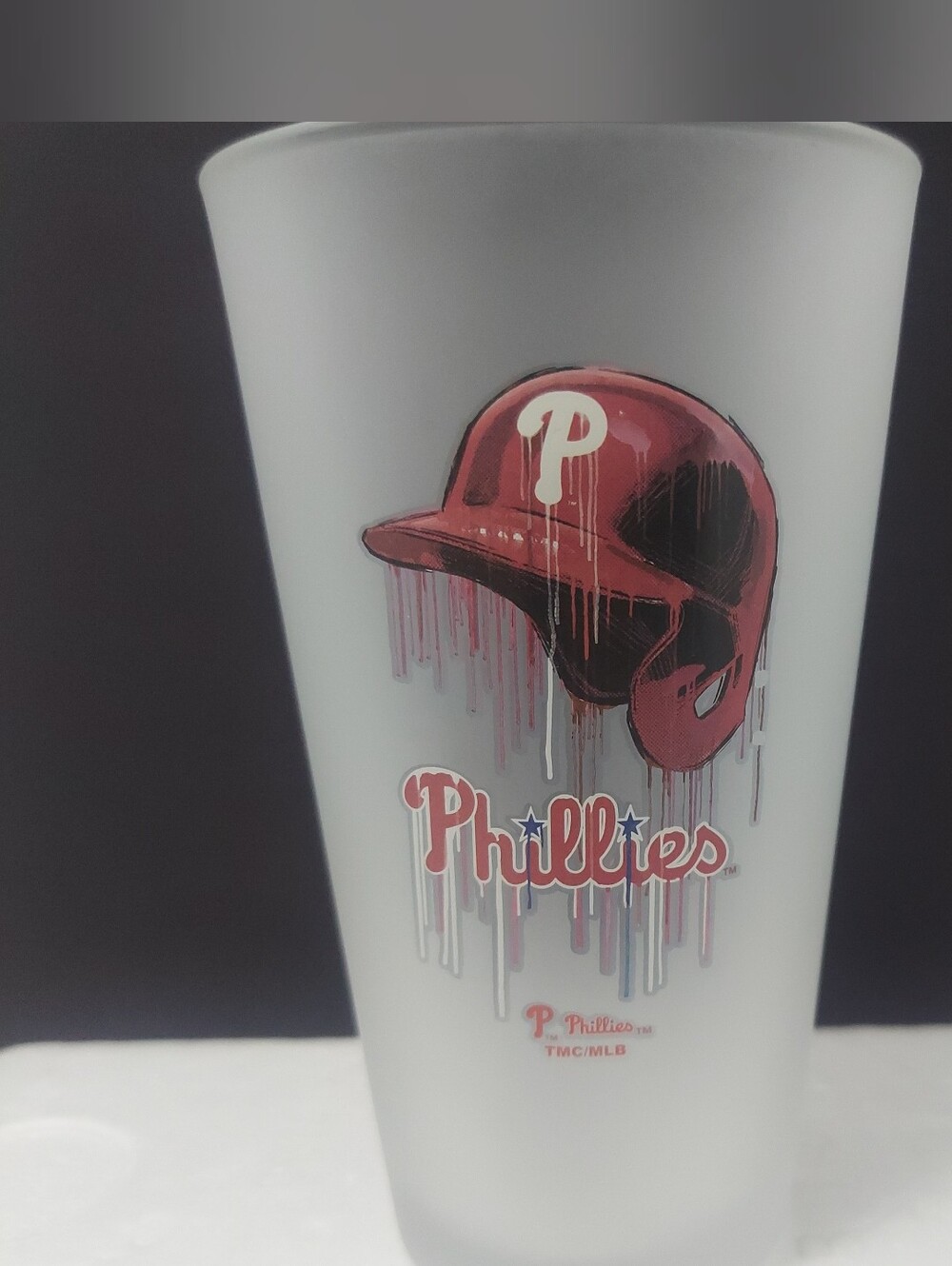 Philadelphia Phillies Dripping Helmet Frosted Pint Glass - Red Helmet Design